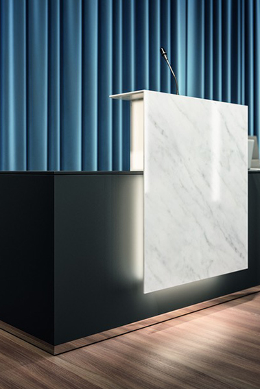 comptoir d'accueil design en marbre