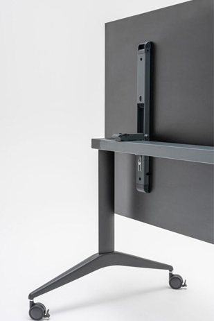 Table rabattable sur roulettes