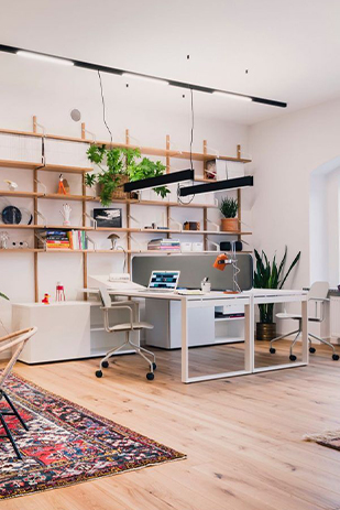 Bureau individuel avec crédence de rangement