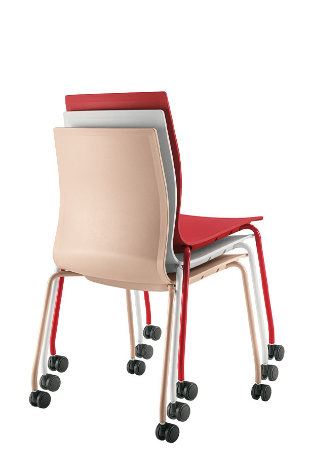 chaise de formation empilable sur roulettes