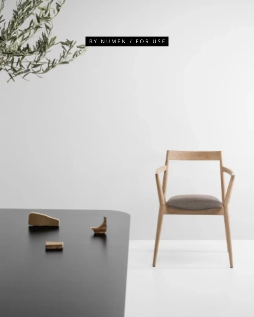 Chaise en bois design Dobra